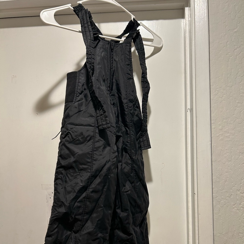 Universal snowbib size 6